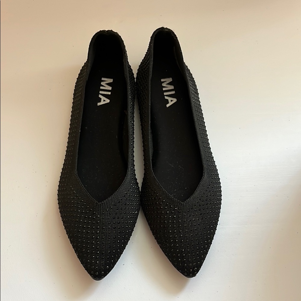 MIA Women's Black Flats size 6 (like new!)